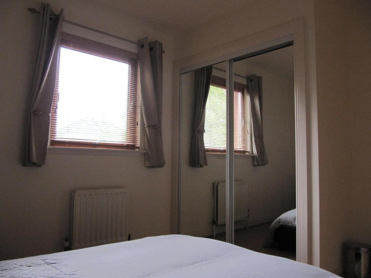 Cozy Off Road 2 Bedroom Cottage Apartment With Free Wi-Fi And Private Parking Глазго Экстерьер фото